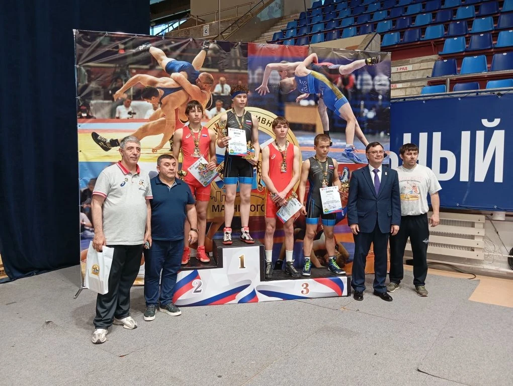ПОЗДРАВЛЯЕМ!!!
Призеров во Всероссийских соревнованиях по спортивной 
(греко-римской) борьбе, посвящ