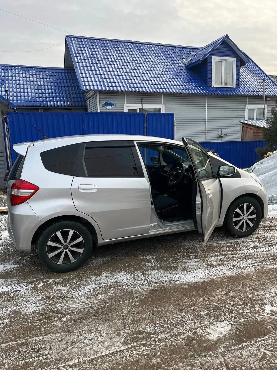 Продам Honda Fit 2011г, 1.3 бензин собственник я 3-й владелец,машина в хорошем техническом состоянии