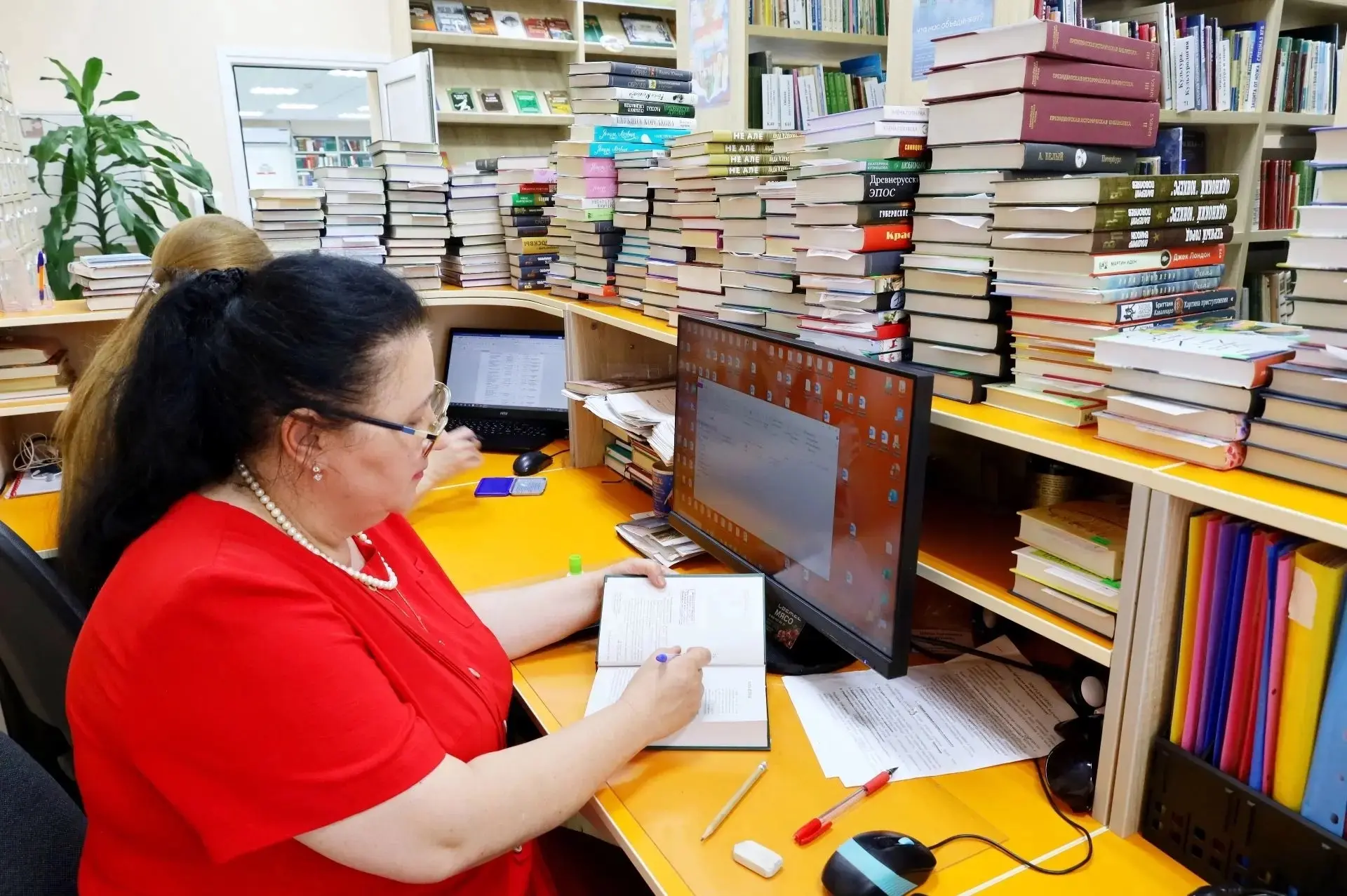 📚В Мостовской поселковой библиотеке большое поступление новой литературы
 
Что вас ждет? 
 
✅Соврем