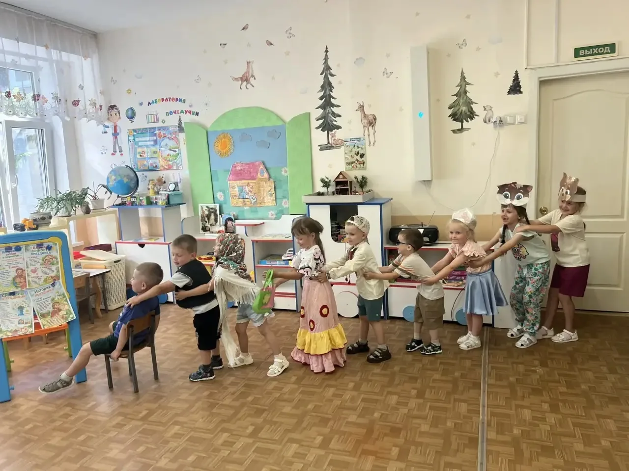 Сегодня педагоги с ребятами в группе №5 поговорили о Дне семьи, любви и верности — тёплом и значимом