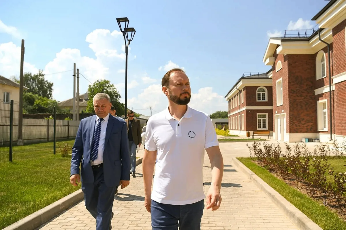 Виталий Королев внепланово посетил новый корпус дома ребёнка в Калязине

Глава Тверской области Вита