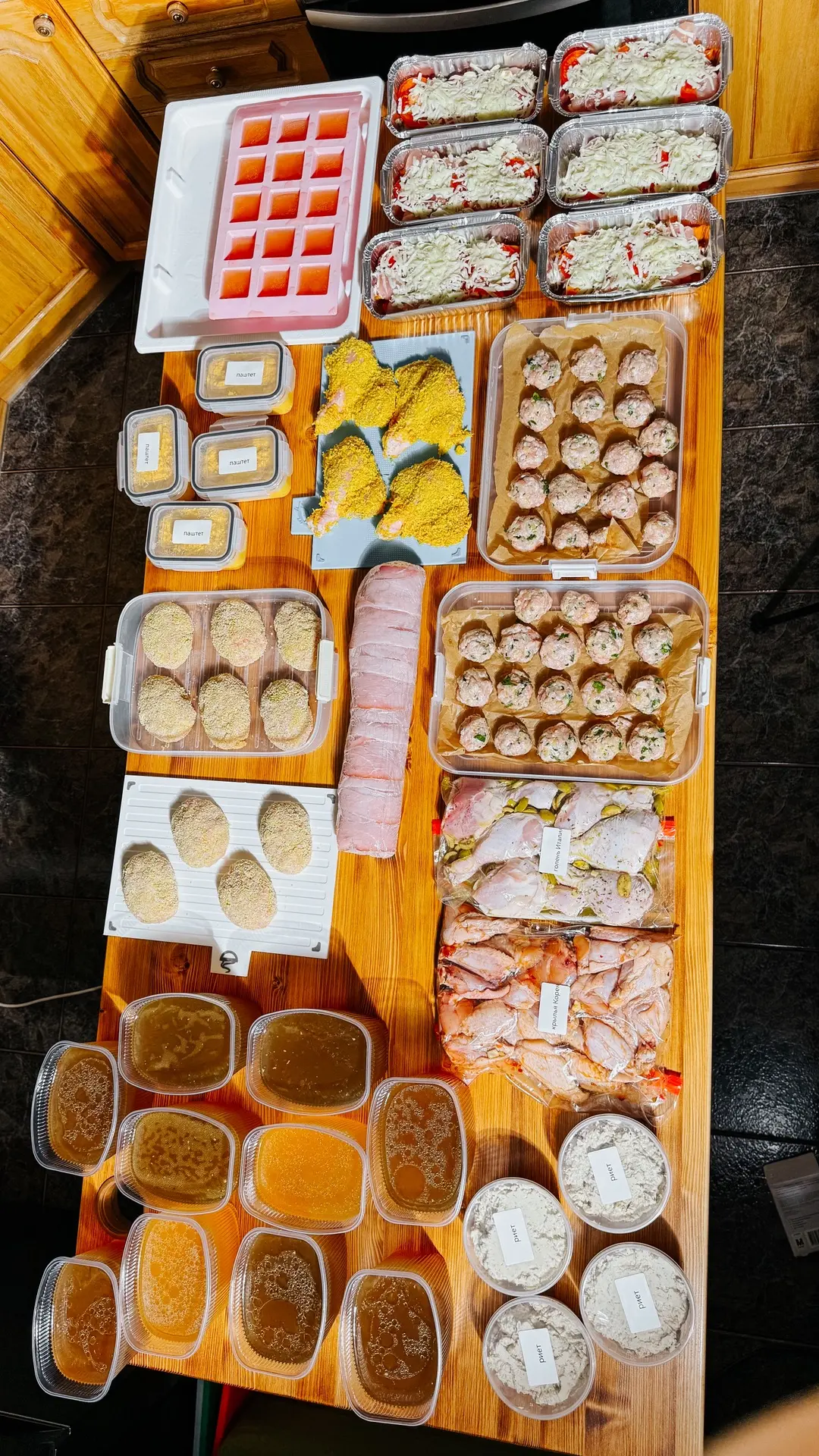 Особенно обидно от того, что ТУТ ⬆️ тоже продуктов на 3.500-4.000 в нынешних ценах!!

Я специально п