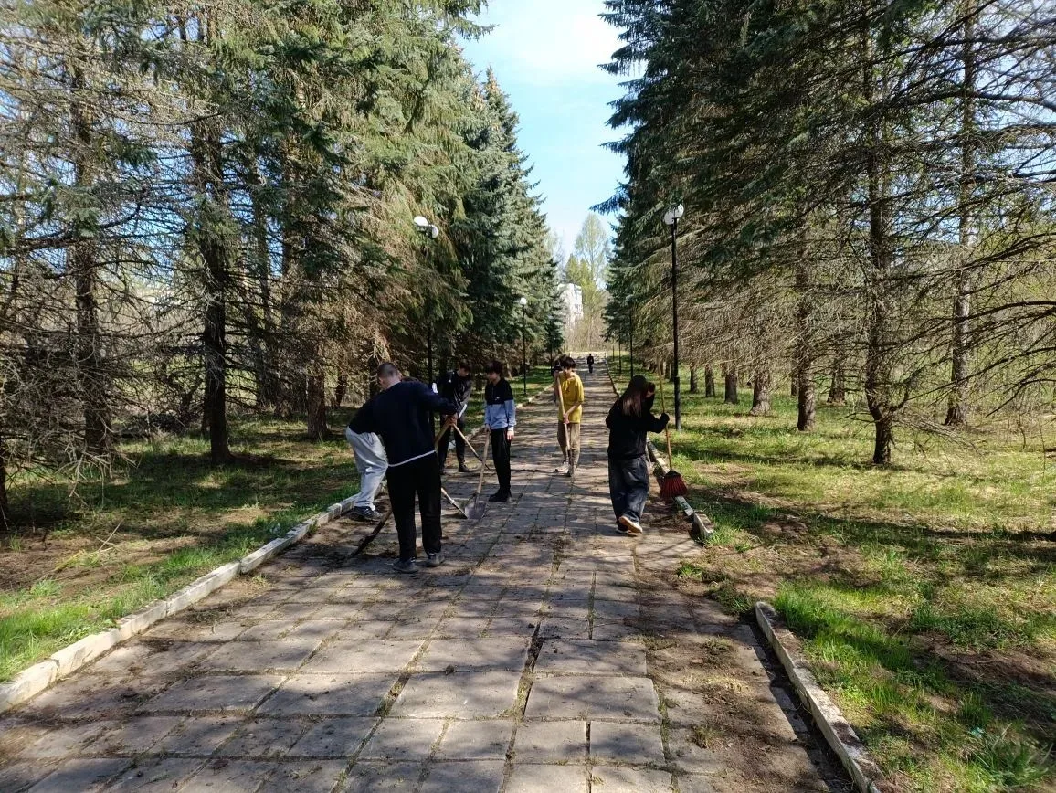 ⭐️Дню Победы посвящается

На этой неделе теплая погода позволила нам навести порядок на территориях 