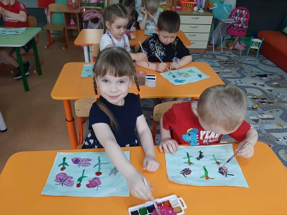 🦋 Творчество в группе «Звёздочки» 🎨

Наши маленькие художники  рисовали бабочек! Краски, кисточки 
