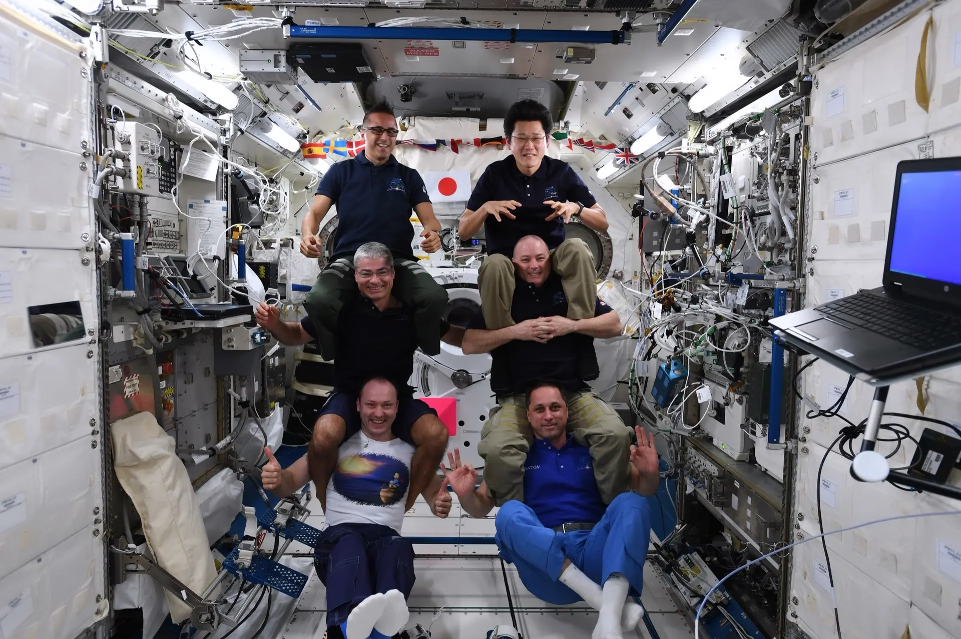 Сегодня мы отмечаем Международный день друзей 🚀

В жизни каждого человека настоящие друзья - это ог