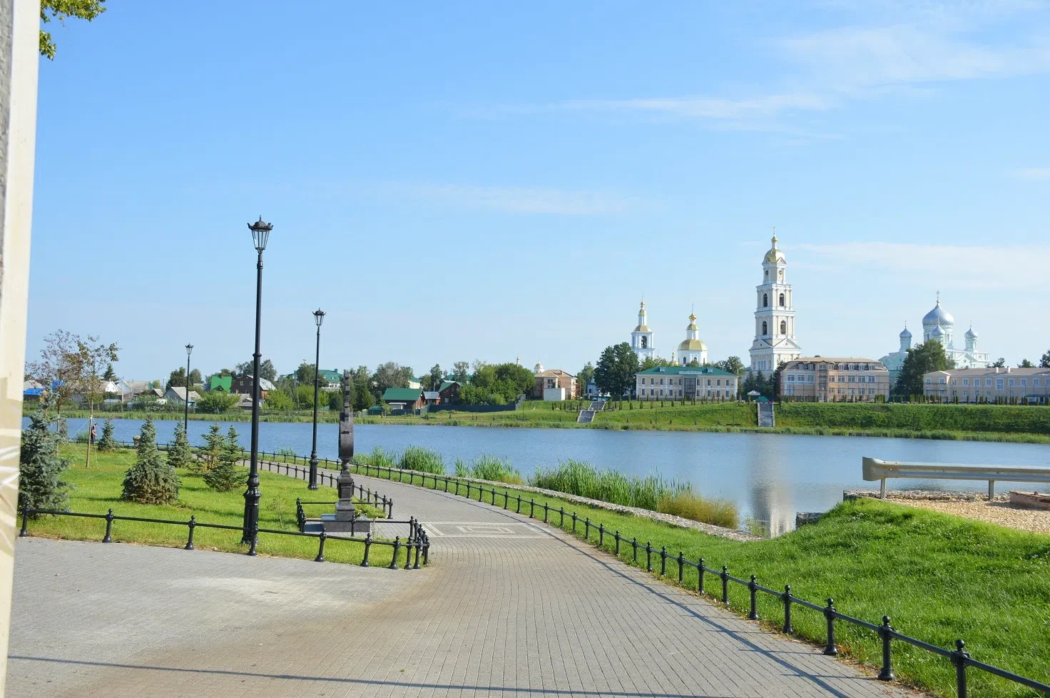ДОРОГИЕ ЗЕМЛЯКИ! 

Сердечно поздравляю вас с одним из главных государственных праздников – Днем Росс