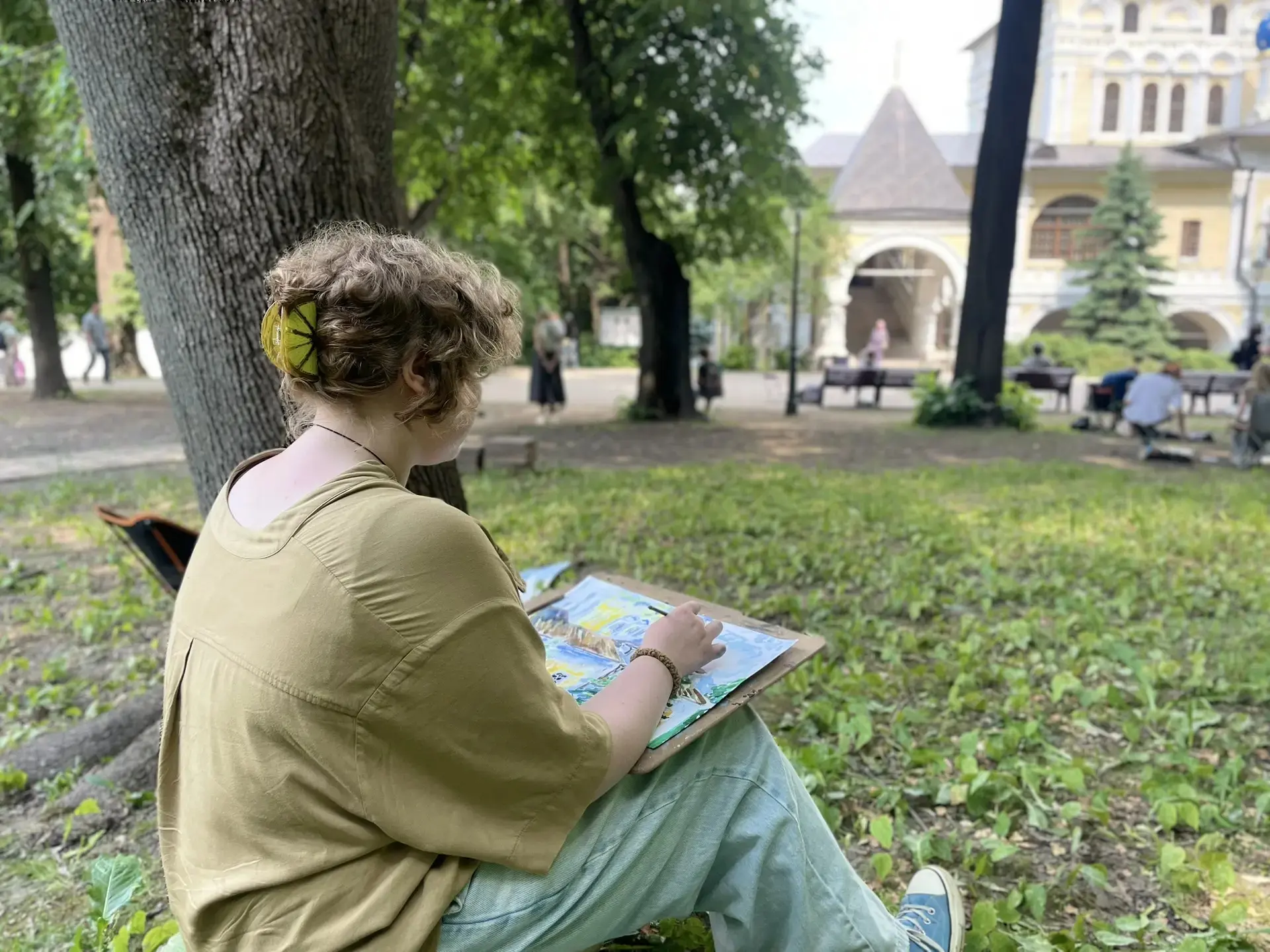 🎨 Колодина Алёна совместно с преподавателем Ильиной А.Ю. приняли участие в Пленэре "Культурное насл