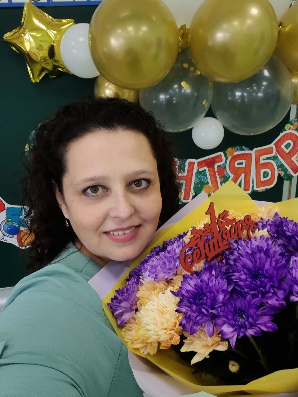✨ Коллектив Тиманского центрального Дома культуры✨  сердечно поздравляет С ЮБИЛЕЕМ 🥳🎉 участницу во