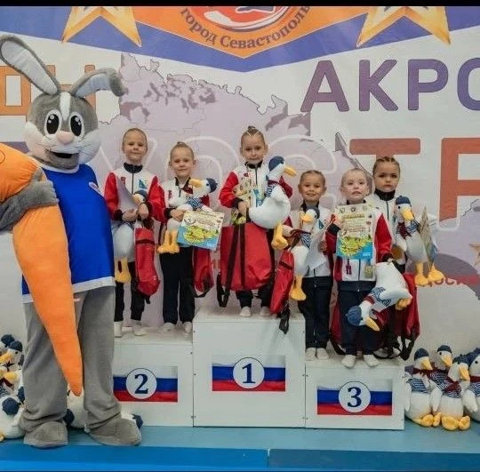 Наша маленькая чемпионка Анна из "Эколят" покоряет вершины! 🏆
А мы хотим особо отметить нашу звездо