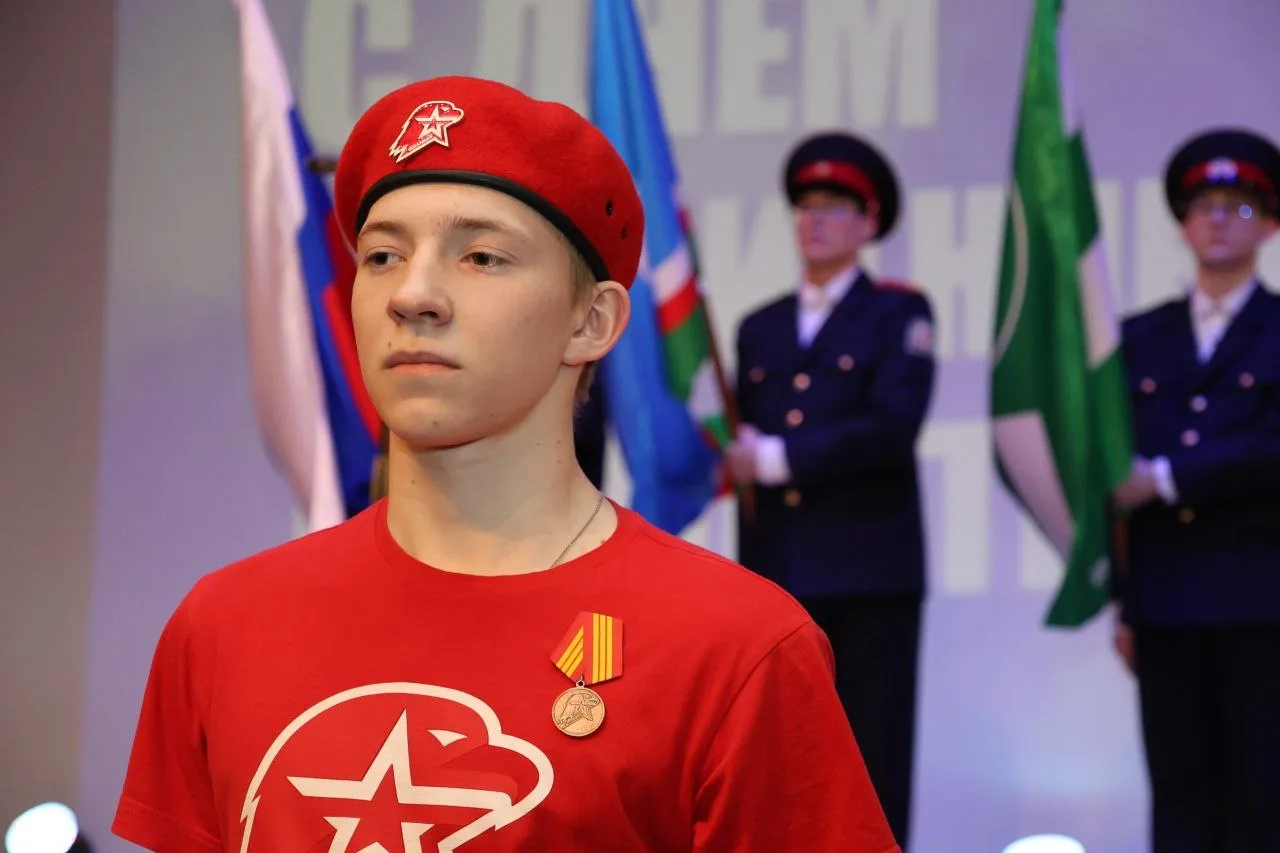 🦅🦅🦅

«Наставник, который вдохновляет»


Николай Тарбеев, ученик 11 «А», наш старший товарищ. 
Он 