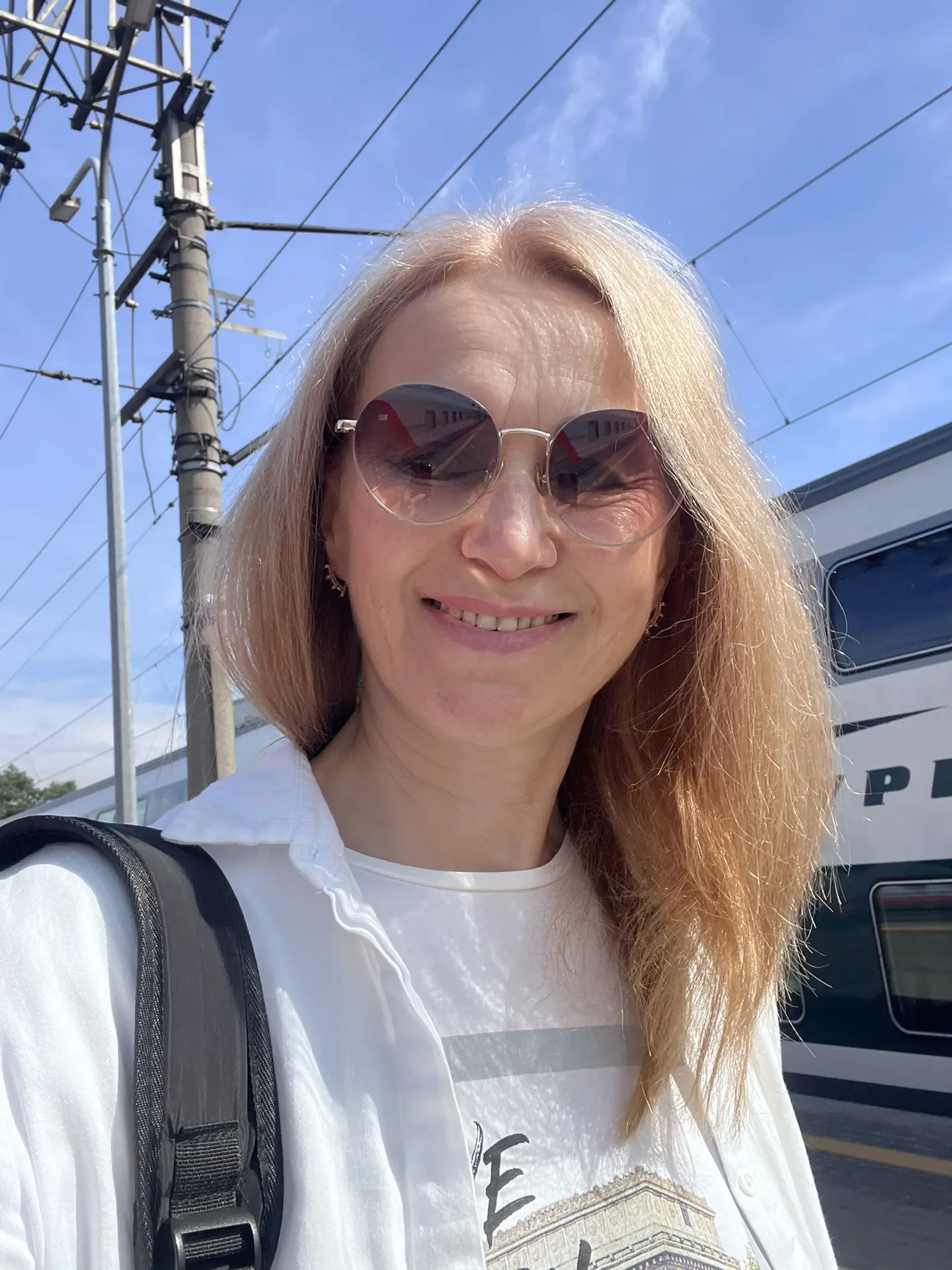 Сейчас еду в метро и через 20 минут буду на месте))
Москва встретила жарой и суматохой.