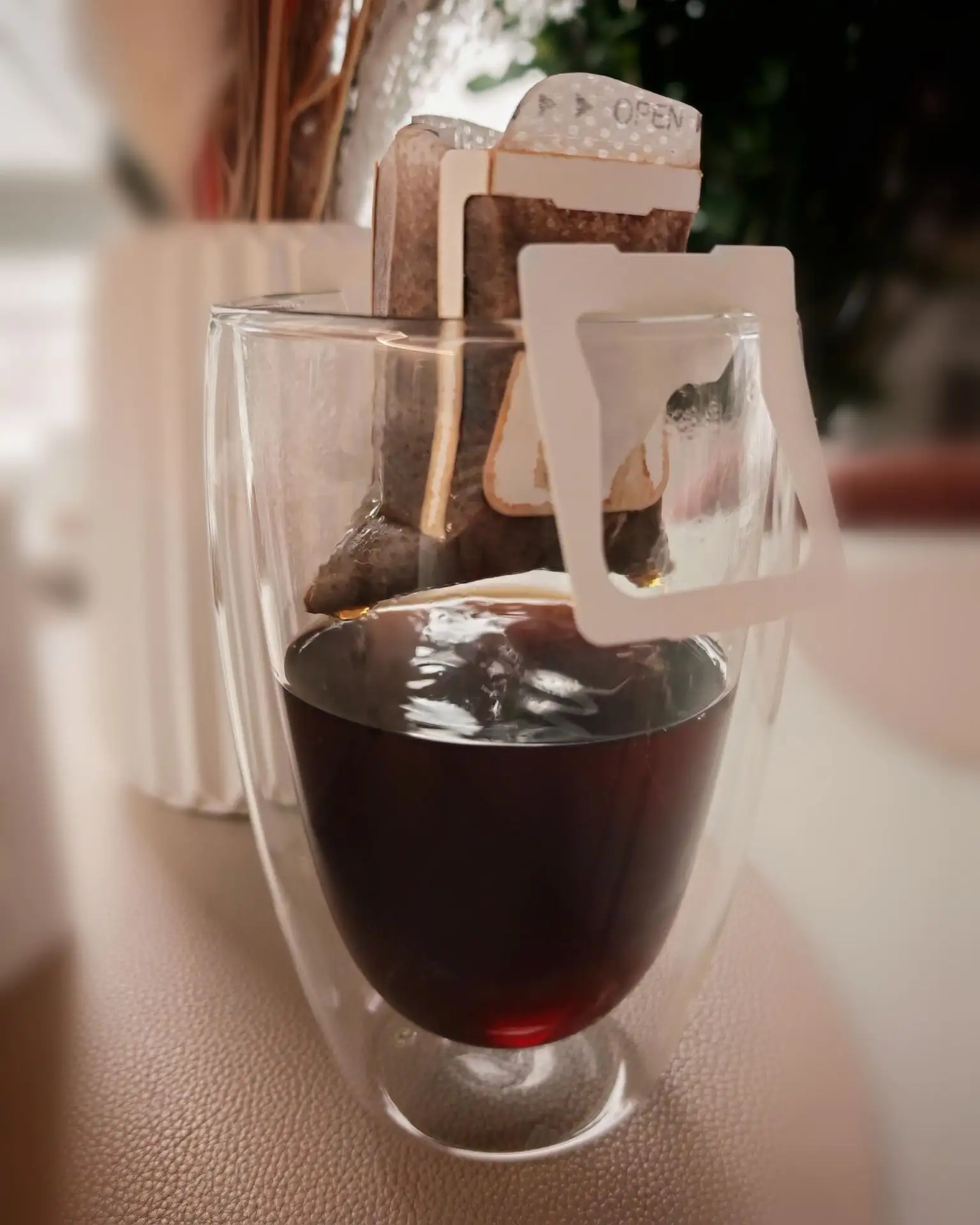 ✨☕✨
Сегодня пробую дрип-кофе — это молотый кофе, расфасованный в одноразовые фильтр-пакеты, которые 