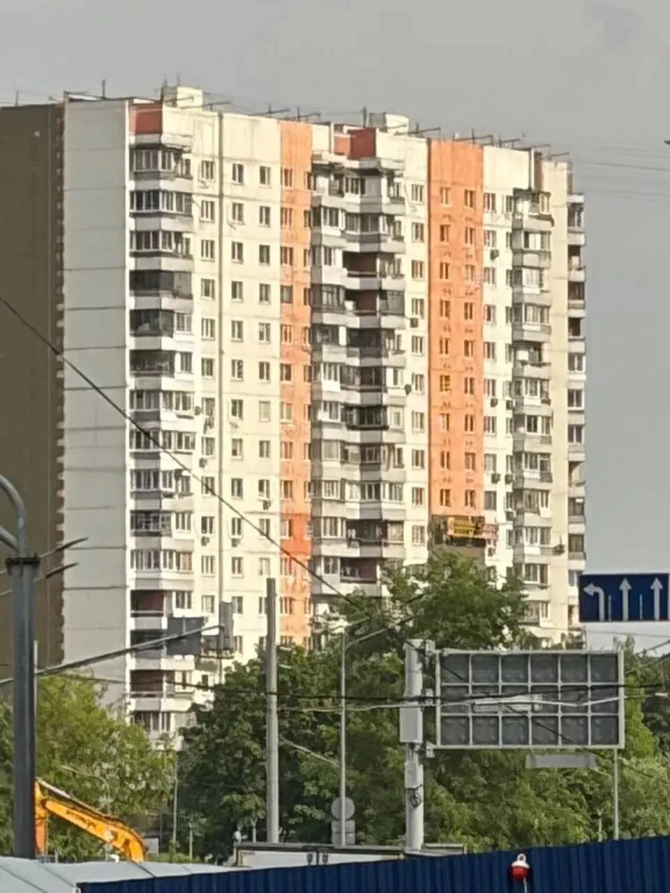 👷‍♂️Продолжается капитальный ремонт дома на Липецкой улице
⠀
Жители продолжают следить за ходом кап