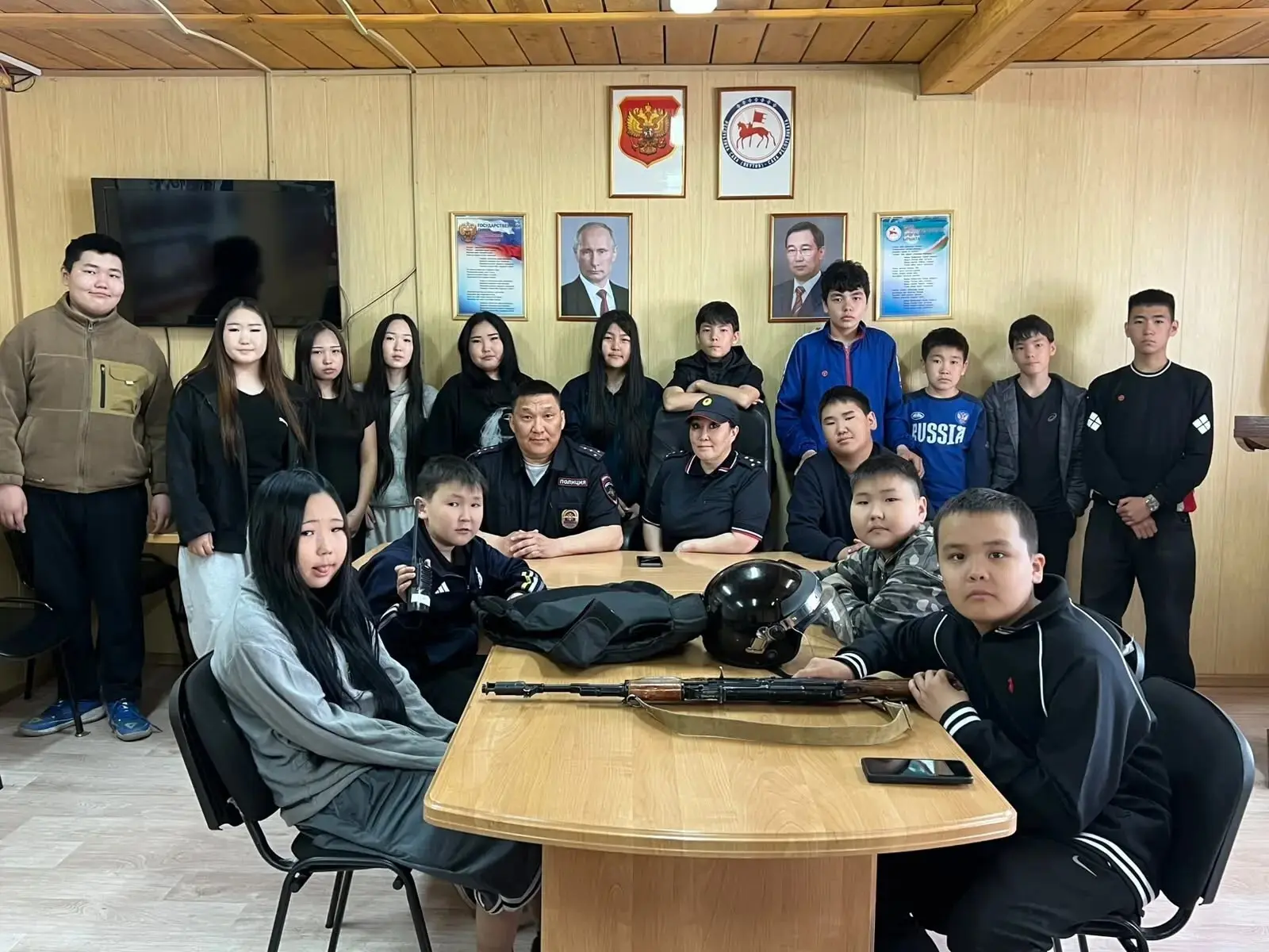 Как мы провели день в гостях у полиции! 🚔👮

Сегодня был по-настоящему насыщенный и запоминающийся 