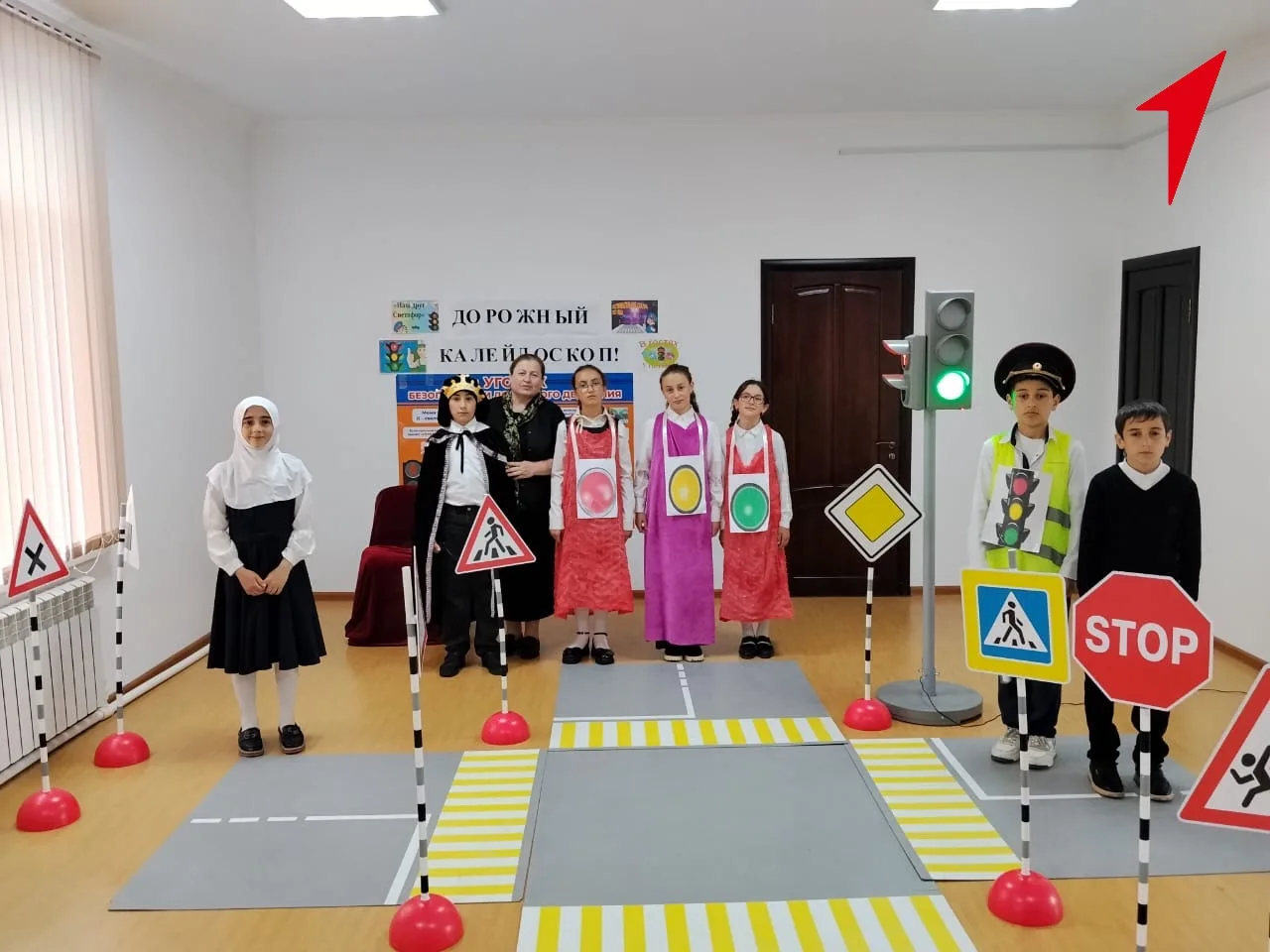 🚥 🔗БЕЗОПАСНОСТЬ – ЭТО ВАЖНО

Дорожный калейдоскоп: учим ПДД с улыбкой

📝В мае в ДДТ прошло яркое 
