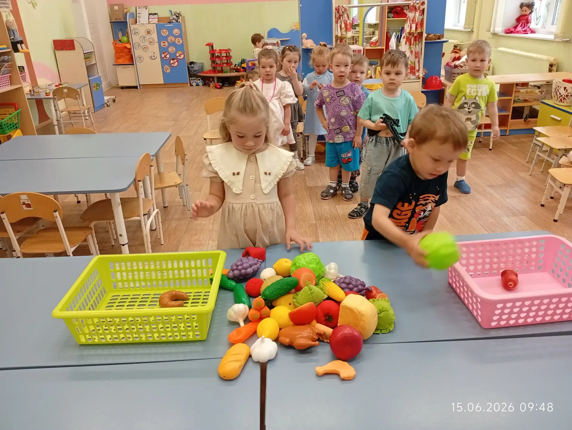 🍎 Полезные и вредные продукты: учимся выбирать правильно! 🍌
Ребята, вы знаете, что еда бывает разн