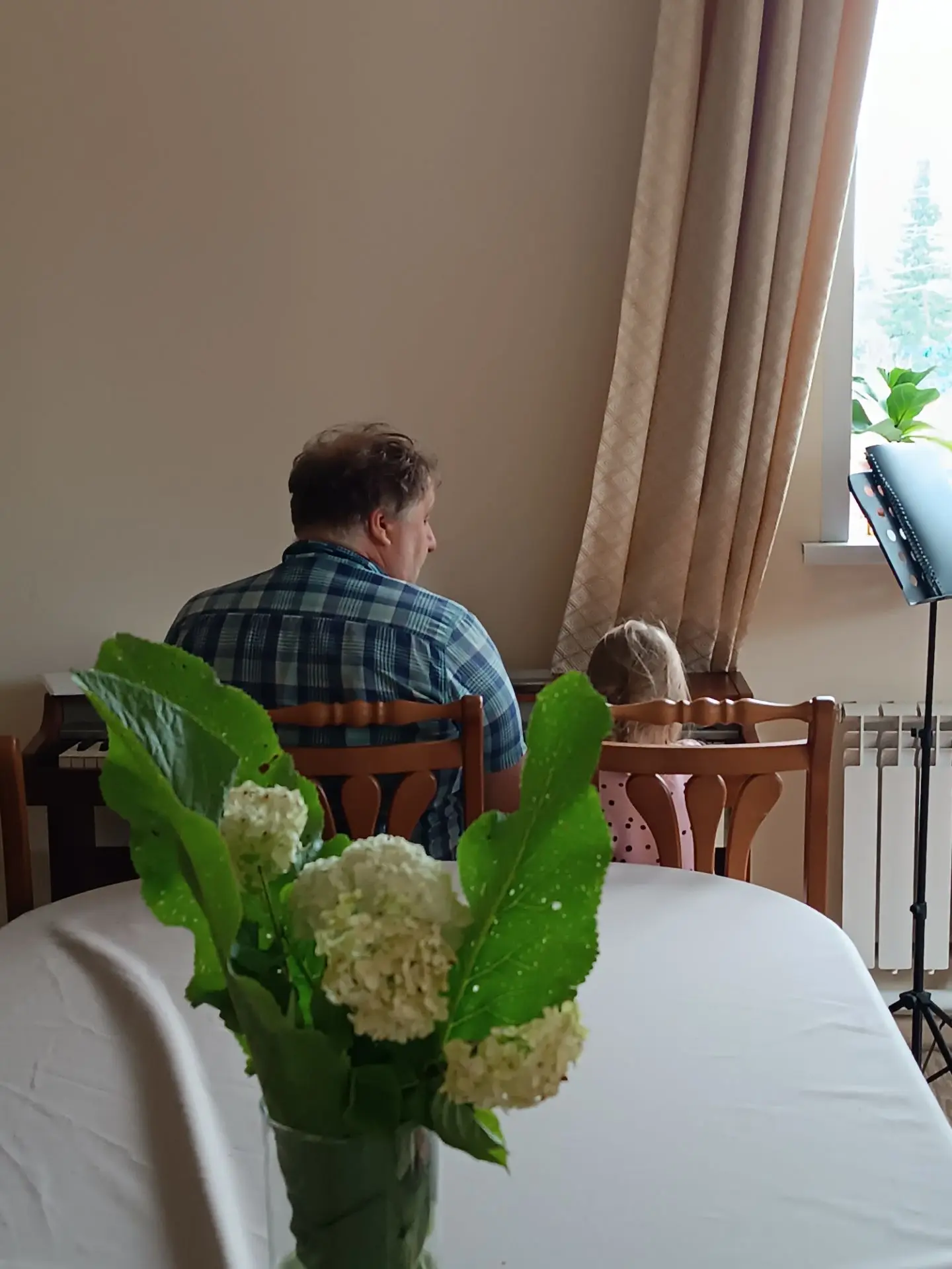 Сегодня перед нами сутки пути. Четверо детей, двое взрослых, два перелёта. Шесть сумок. Никого не по