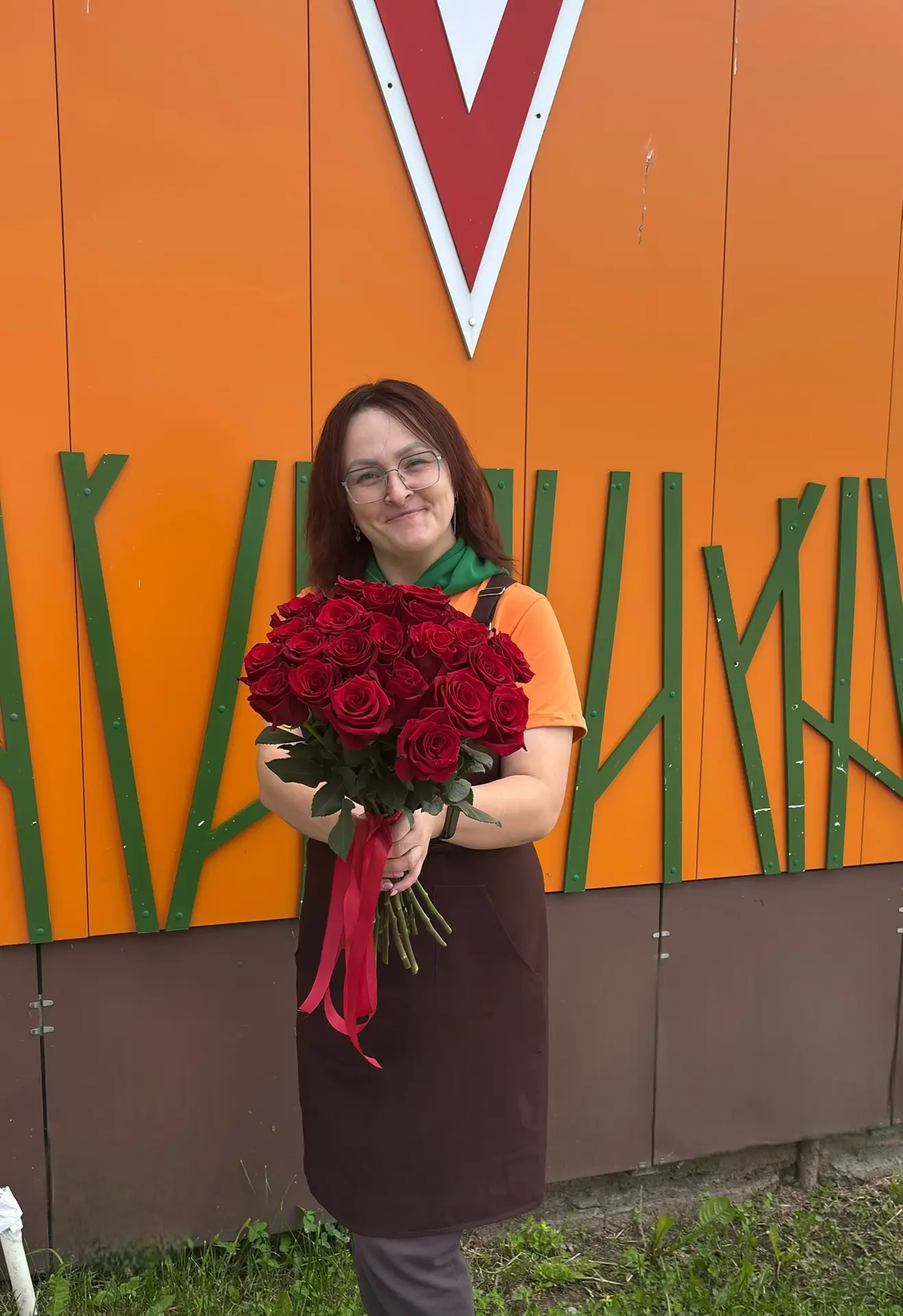 25 роз премиум класса 50 см 
Без скидки 6955₽
Со скидкой 4830₽

Цена актуальна на сегодняшний день. 