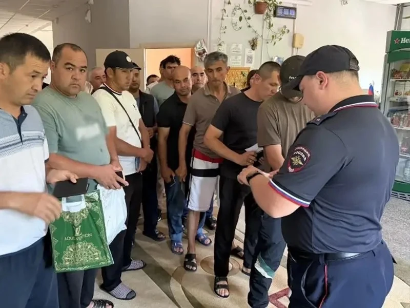 Почти 600 правонарушений выявили полицейские в Алтайском крае в рамках операции «Нелегал-2026»

В ре