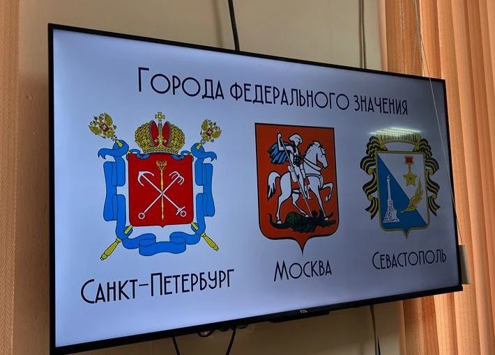 🇷🇺"Как из зёрнышка вырастает бескрайнее поле, так и любовь к большой стране начинается с привязанн