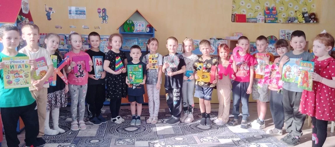 На этой неделе в подготовительной группе "Пчëлка" стартовал долгосрочный проект "Ждëт нас школьная п
