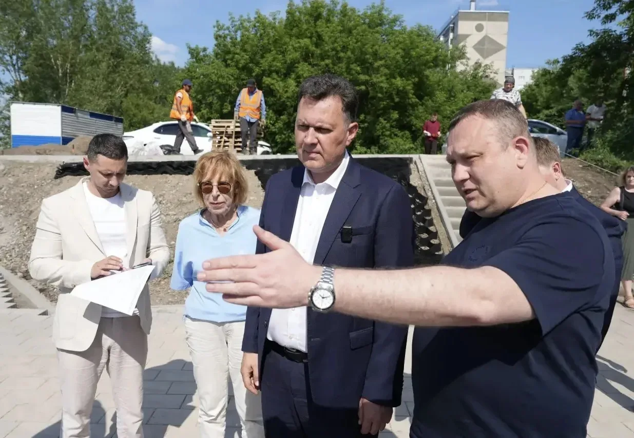 Более полкилометра новой набережной появится у Октябрьского моста на правобережье

Оценил работы во 