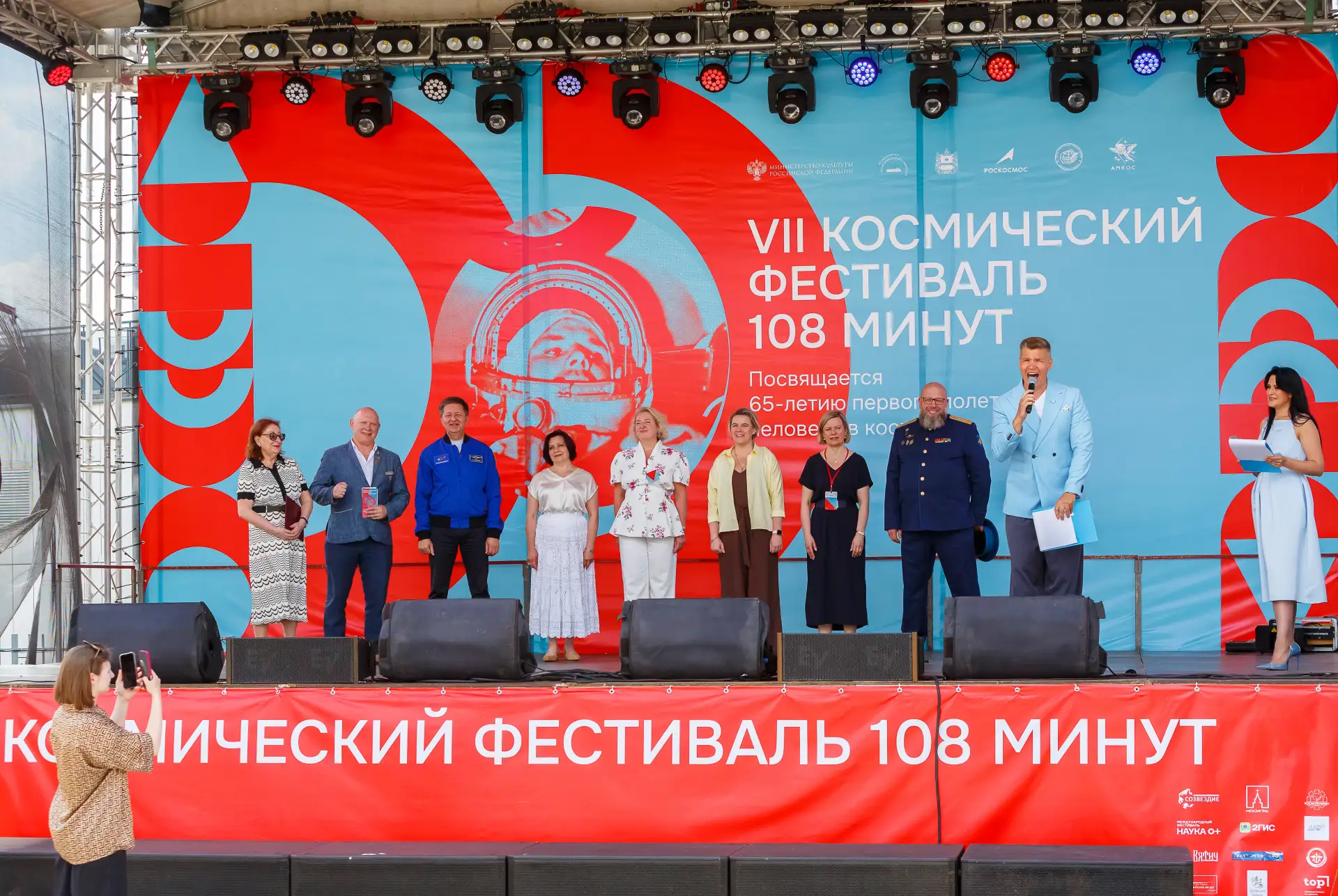 Каким был первый фестивальный день?

Лучше слов об этом расскажут ваши радостные улыбки и искренний 