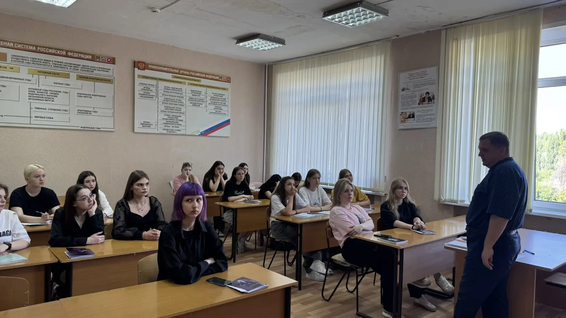 Ко Дню России: в институте прошел информационный час!
11 июня, в стенах нашего института состоялся и