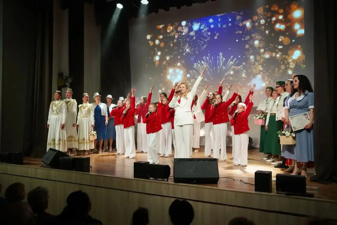 Наши медсёстры — лучшие не только в работе, но и на сцене! 🏥🎭

Коллектив Елабужской ЦРБ вновь дока