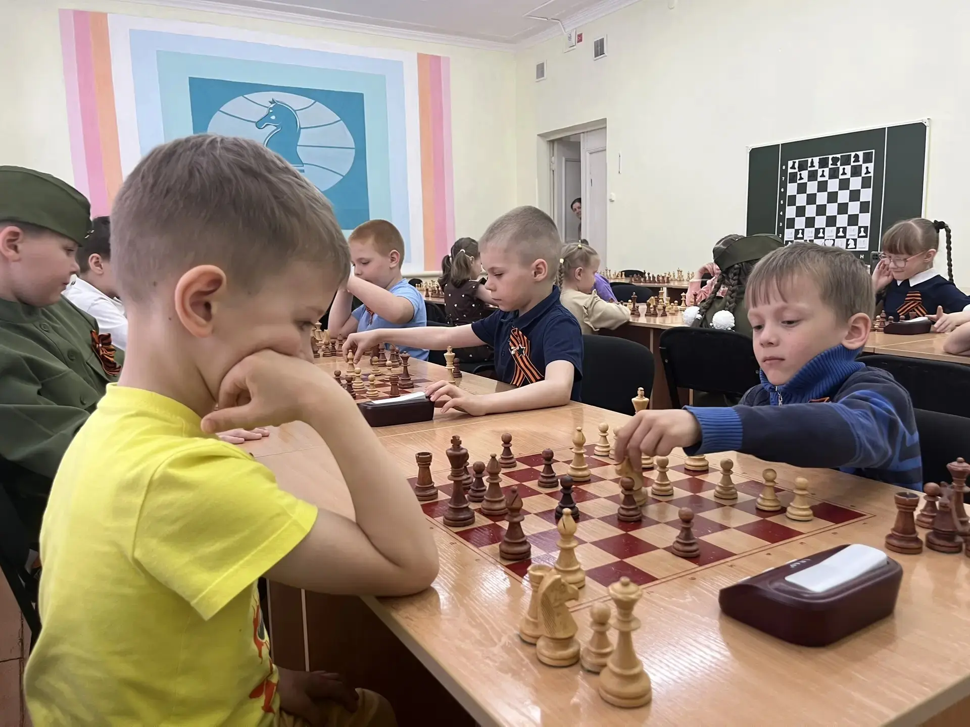 Сегодня на базе МБУ ДО "ДДТ им. Зотова В. А. " прошёл турнир по шахматам "Кубок Победы" 🏆. 
От наше