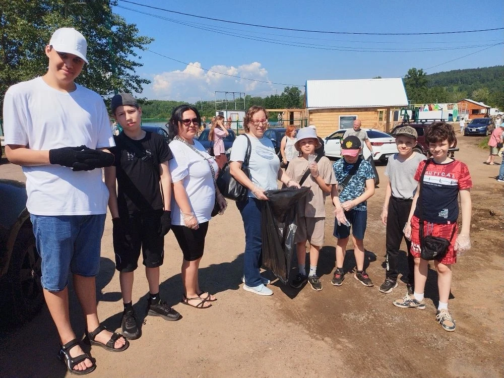 10.06.2026 года проходила районная акция "Чистая пробежка", в акции участвовали ученики школ Ленинск