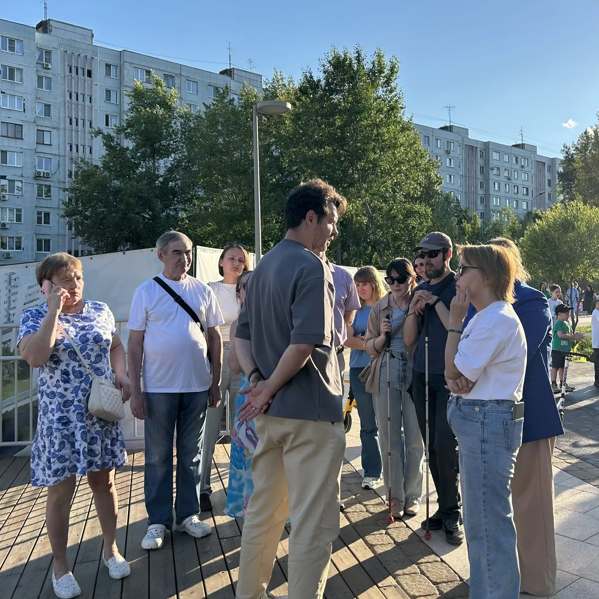 Этот вечер мы проводим на бульваре Серова, который становится все больше и разнообразнее 🌿

Работаю