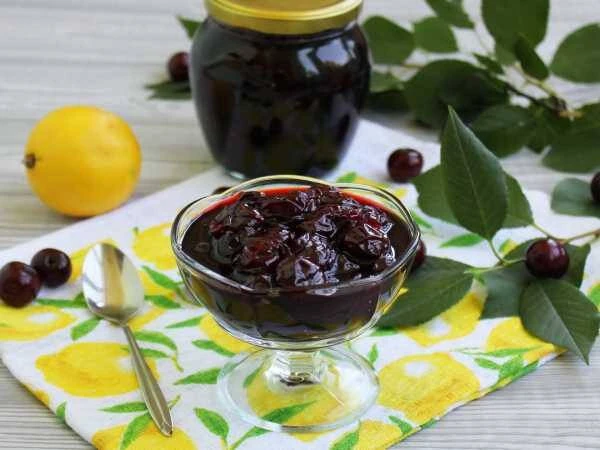 ВИШНЁВОЕ ВАРЕНЬЕ С ЛИМОНОМ 🍒🍋

ИНГРЕДИЕНТЫ:
Вишня — 1 кг
Сахар — 700 г
Лимон — 0,5 шт.

ПРИГОТОВЛЕ