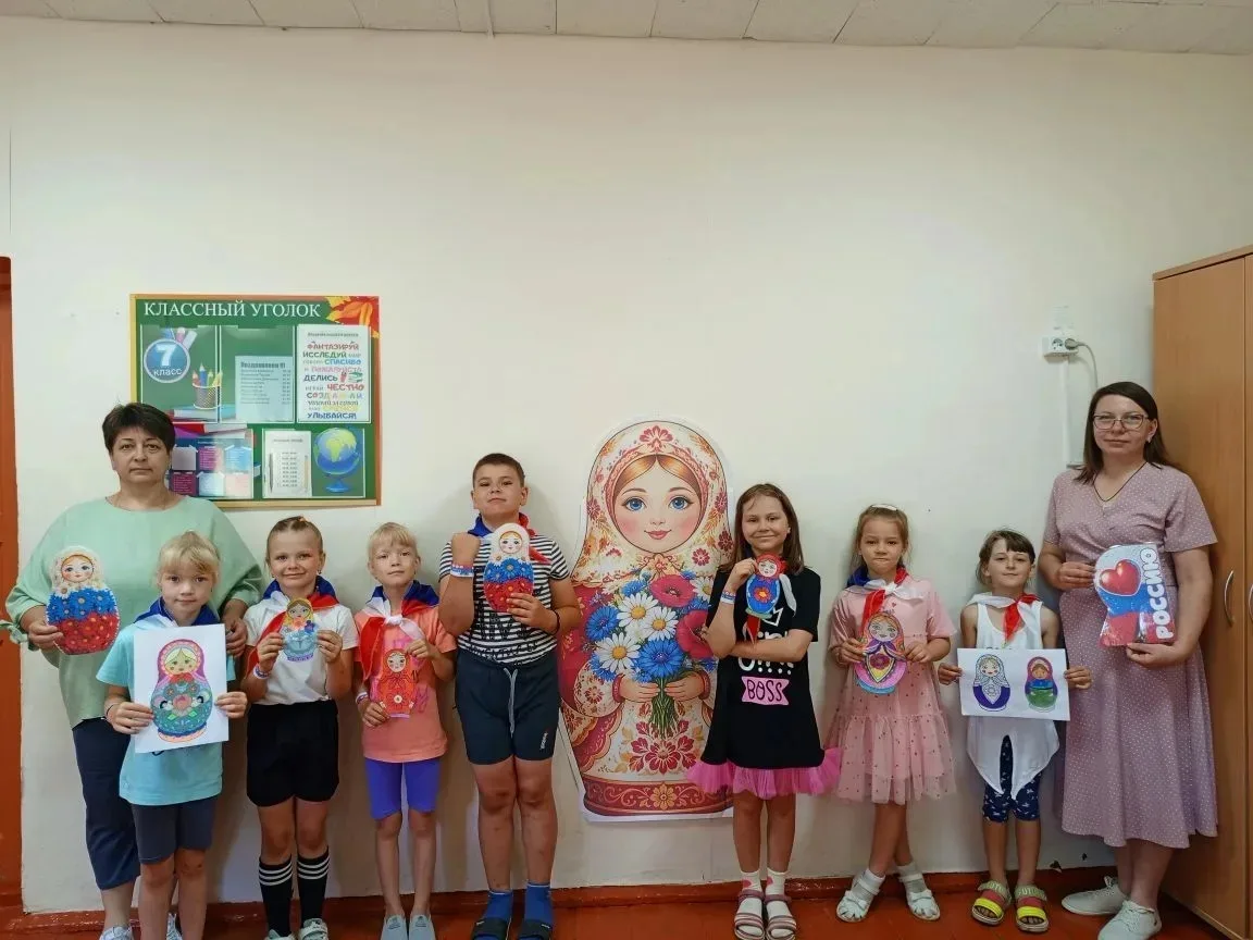 День России в летнем школьном лагере: праздник единства, творчества и патриотизма! 🇷🇺

Сегодня в н