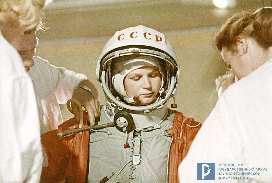 «Эй! Небо! Сними шляпу!»: день, когда женщина впервые покорила космос 🌠✨

16 июня 1963 года вошло в
