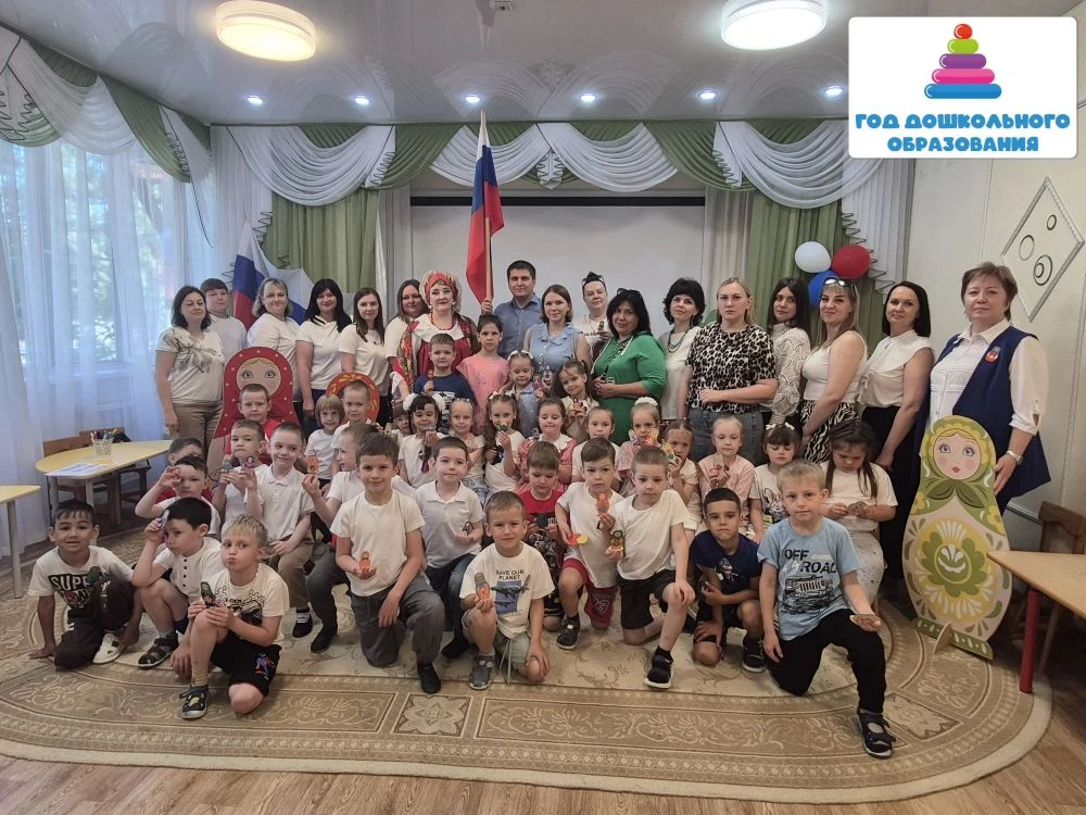 🇱🇮«Россия начинается с семьи, а семья — с матрёшки»: сегодня в детском саду родители и дети танцев