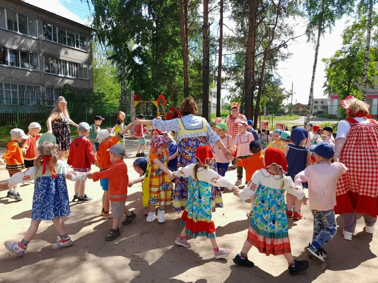 «Хоровод единства» — праздничное мероприятие ко Дню России🇷🇺
Патриотическое воспитание дошкольнико