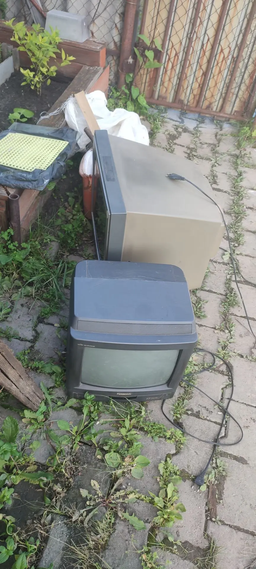 Если вдруг кому надо забирайте. В вск выбросим, рабочие, просто  старые