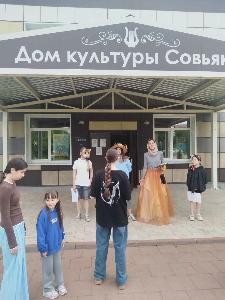 Вчера в ДК Совьяки был проведён праздник, посвящённый "Дню защиты детей".
Ребята попали в Волшебную 