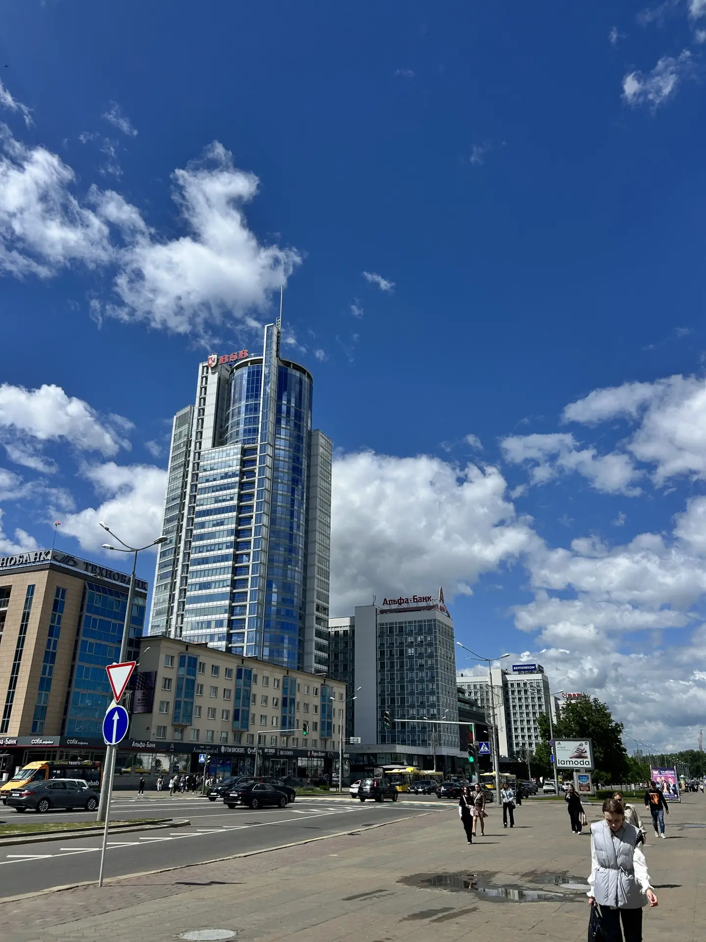 Разбавлю будни красотой Минска❤️ рассказывайте, как время проводите 👇🫶