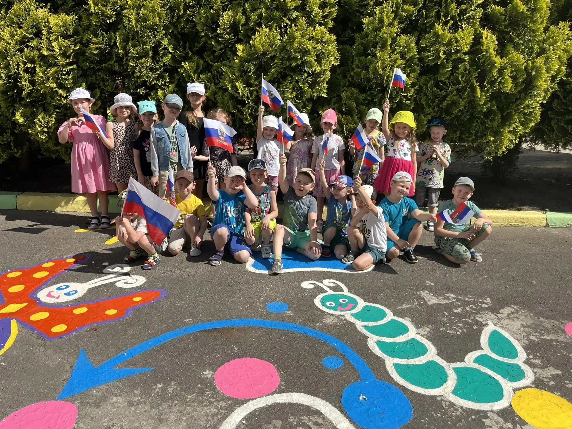 ✨ День России в детском саду: гордимся, помним, празднуем вместе!

12 июня наша страна отмечает День