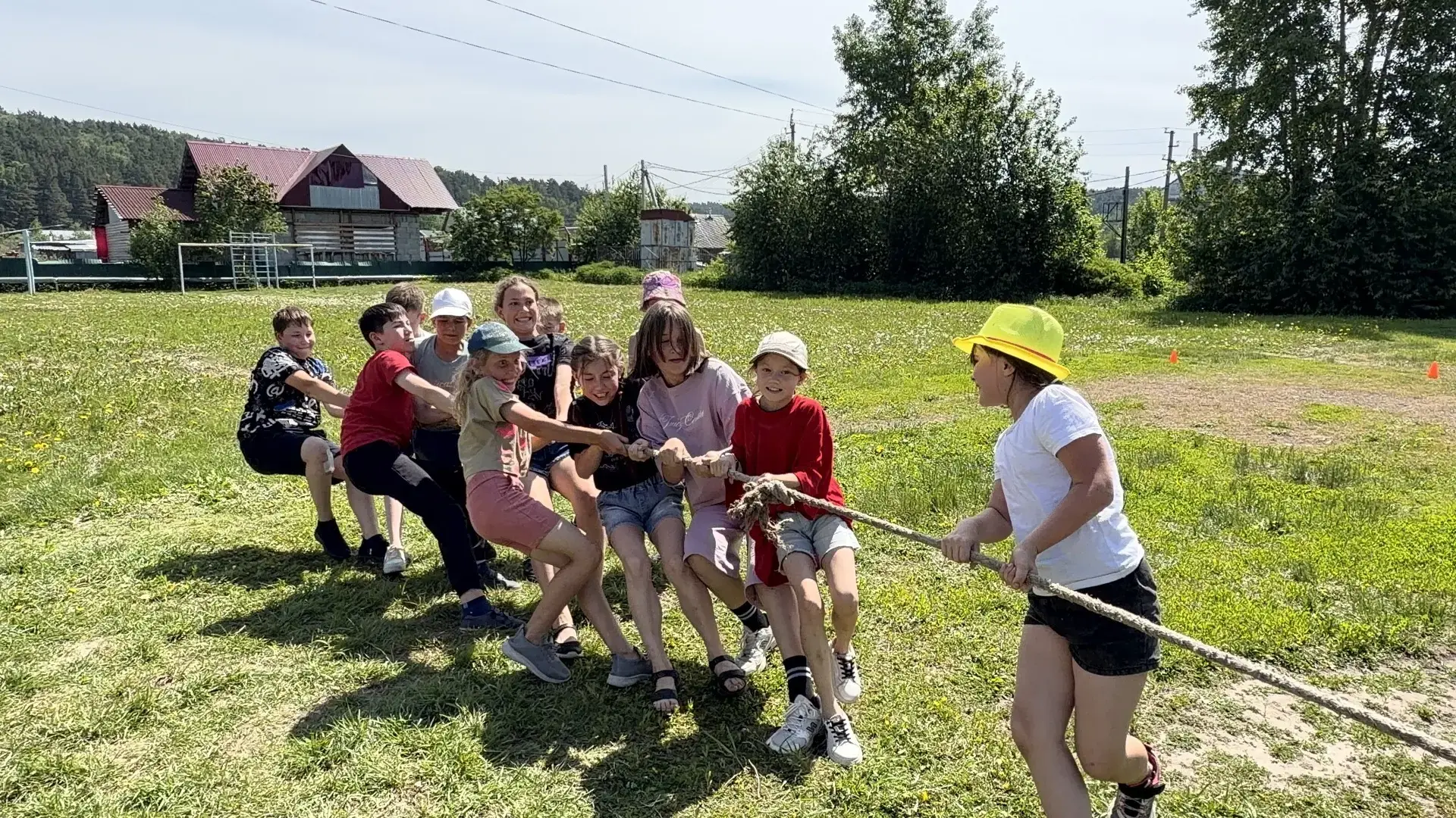 Началась вторая неделя школьного лагеря в Батуринской школе! 🥳

Дети радостно встретились после вых