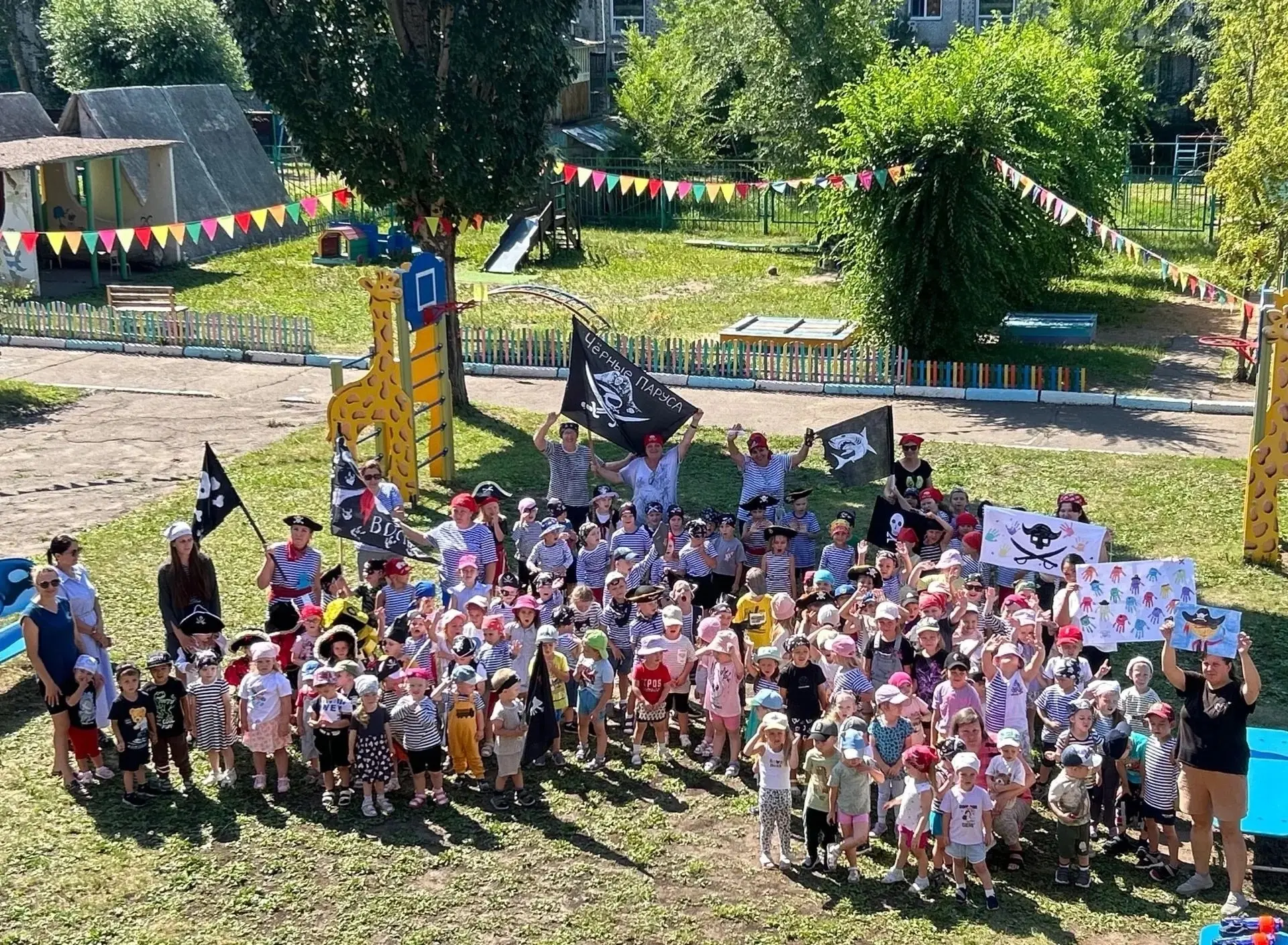 Полундра! В 349-м детском саду объявлены поиски пиратов!

Вчера наш обычный день превратился в насто