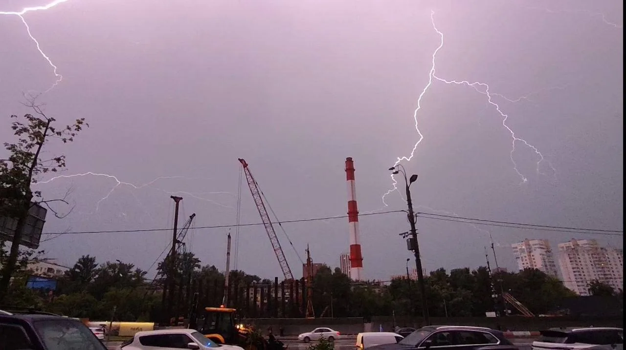 😨 Небо над западом города стало похоже на кадры из фильма ужасов