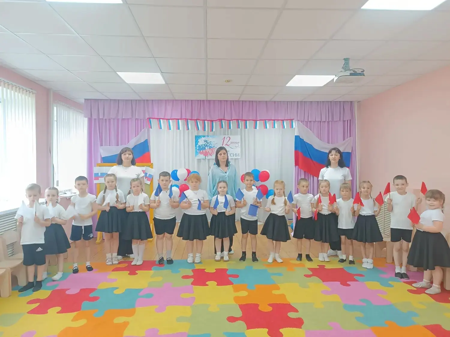 В старших группах №1 "Ягодки"  🍓 и  №2 "Солнышко" 🌞, прошло весёлое и патриотичное развлечение, по