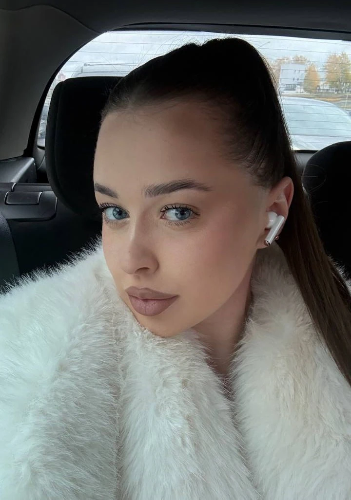 Девушки, пообщаемся с косметологом? 💃

Задавайте все вопросы про уход за собой и нашу косметику, ко