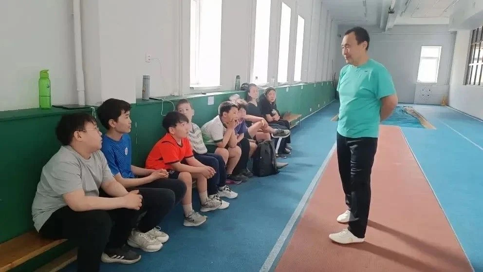На прошлой неделе в Якутском отделении ушу преподавателем Тобуковым Э. П. был проведен комплекс восп