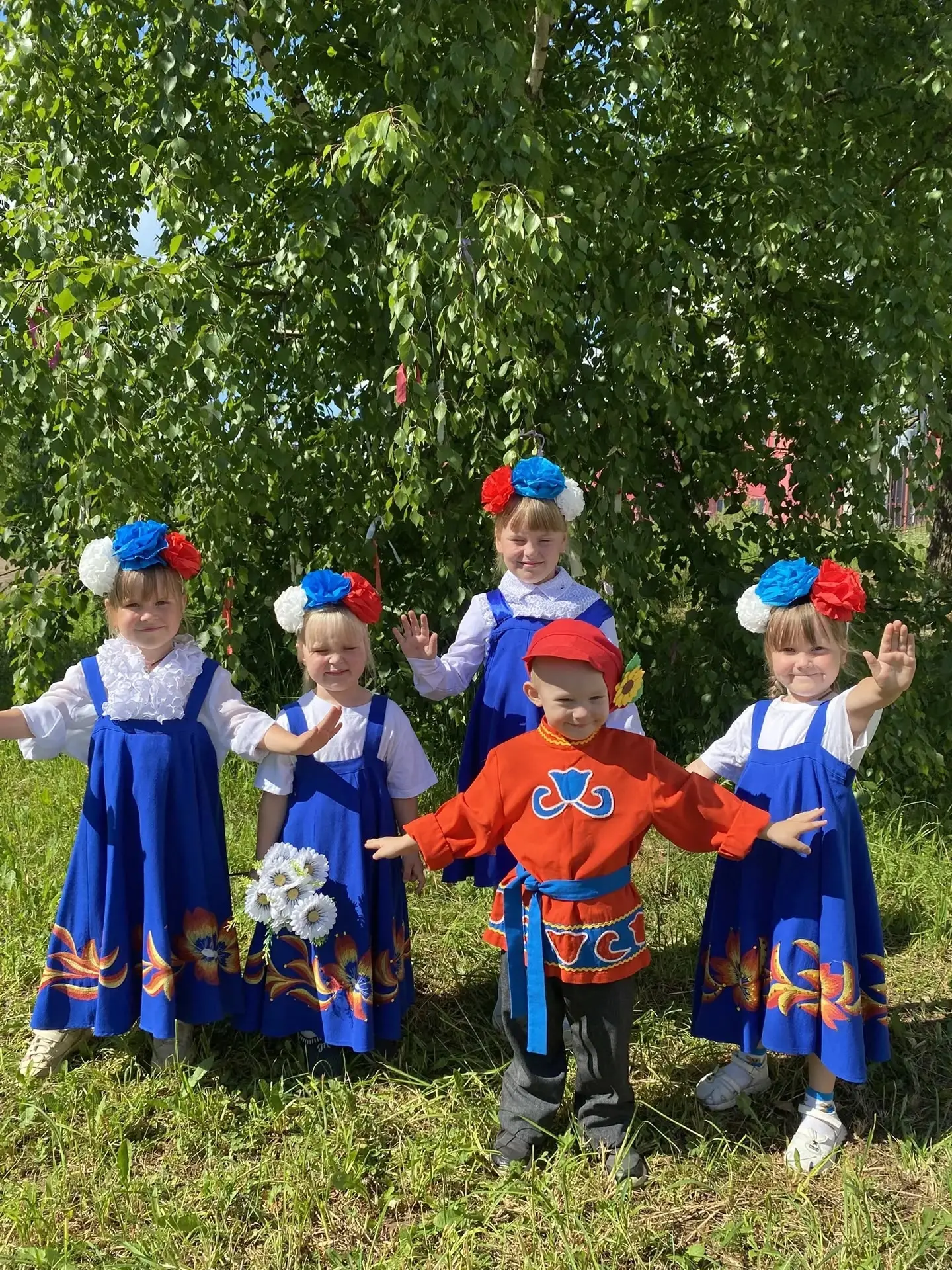 🇷🇺🇷🇺🇷🇺#РадырадоватьСовьеДК
#наденьнародное#наденьнародноевДеньРоссии#МЫВМЕСТЕ43#РодинойГоржусь