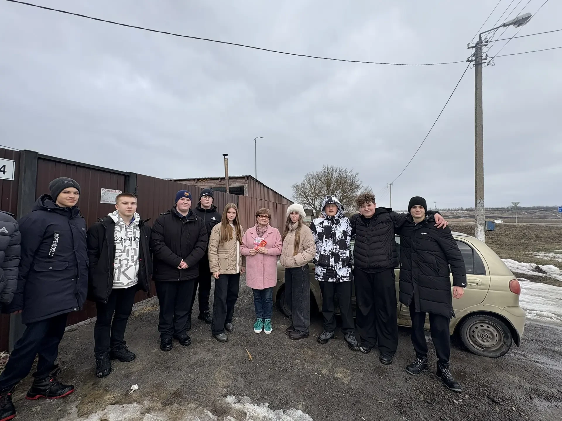 Накануне 8 Марта учащиеся МБОУ "Гарбузовская СОШ" поучавствовали в акции - поздравление жён и матере