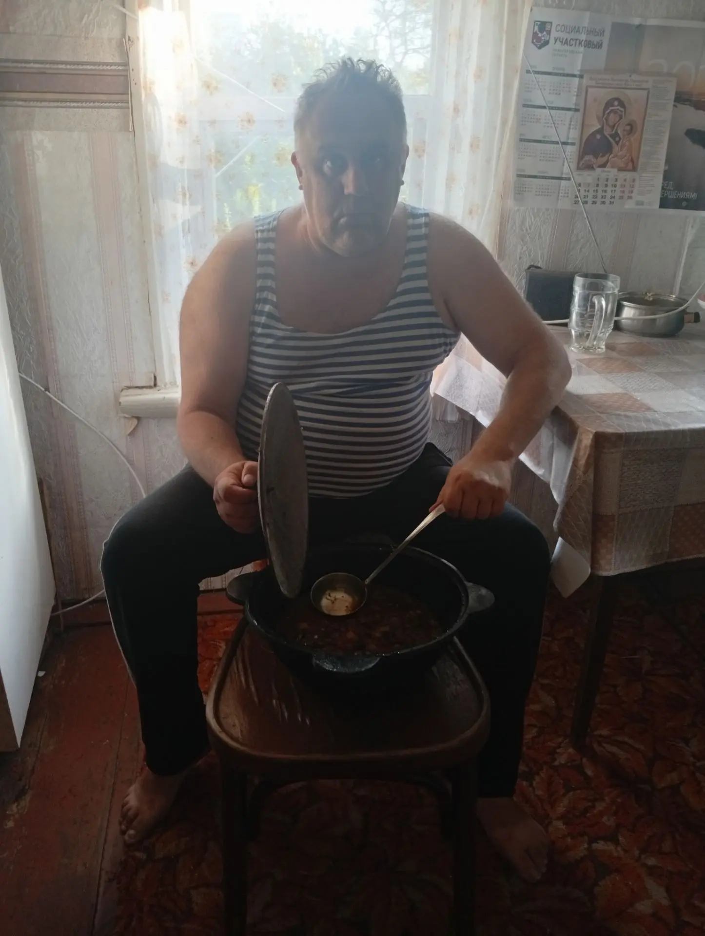 Лагман на ужин 

В Малых Кочках ужин. На ужин у меня лагман. Хорошо когда у тебя золотые руки.

--

